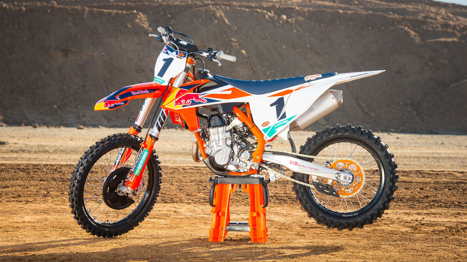 KTM unveils 450 SX-F Factory Edition and 2018 Supercross line-up